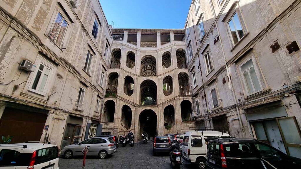 Napulj Palazzo Sanfelice, zidan od 1724 do 1728