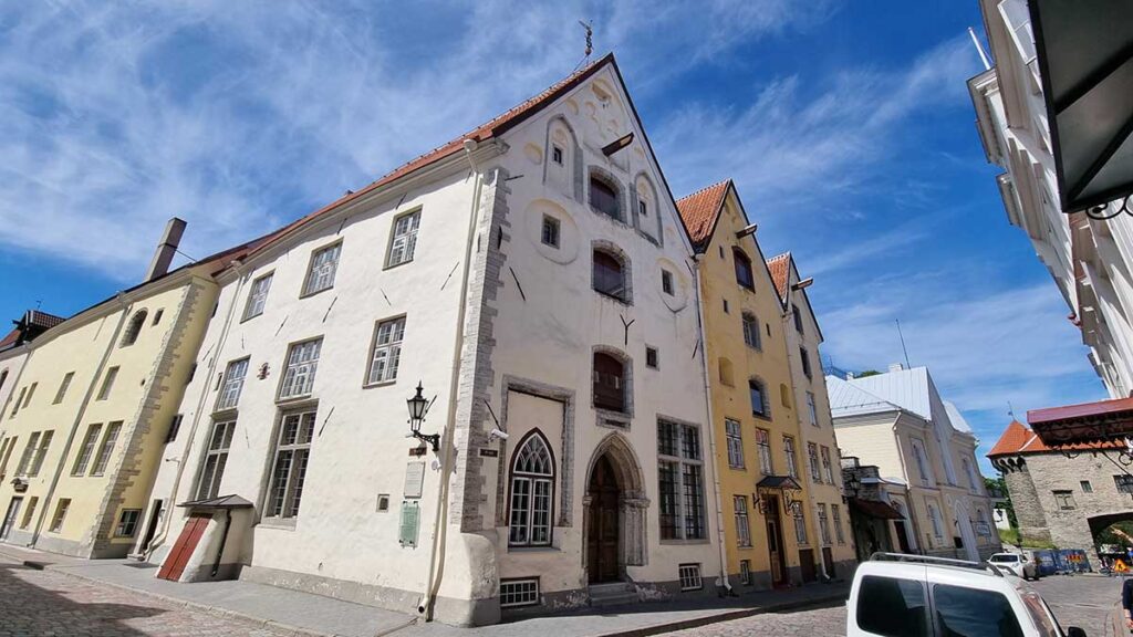 Три сестре куће