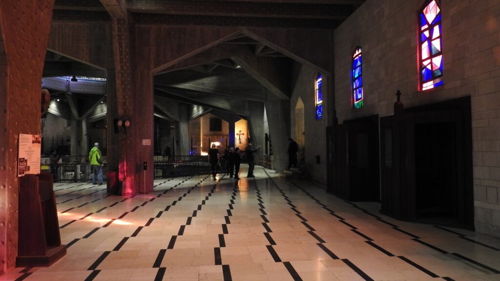 Nazaret, unutar bazilike Blagovesti