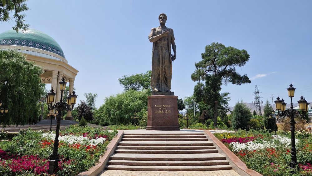 Парк, споменик Камули Хуџанди