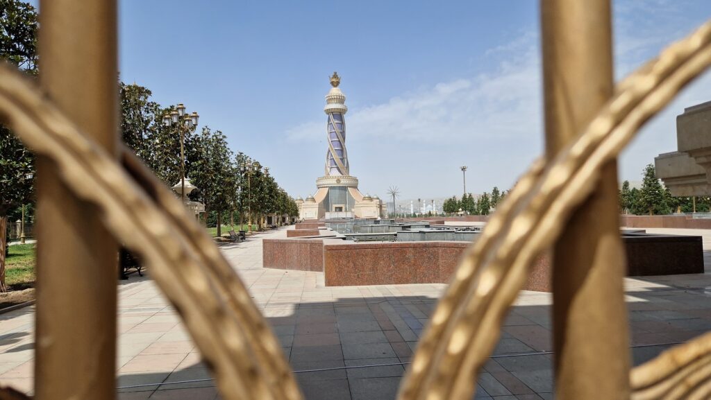 Трг Истиклол, Истиклол комплекс