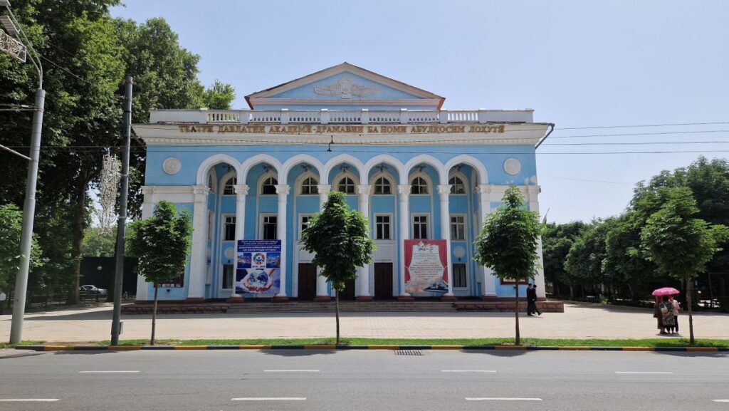 Државно академско-драмско позориште названо по Абулкасиму Лохутију 2