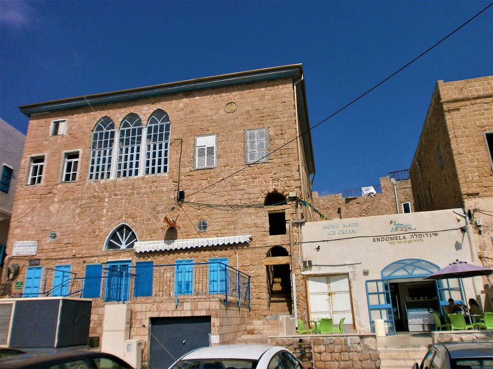 Stari grad je pun crkava i džamija