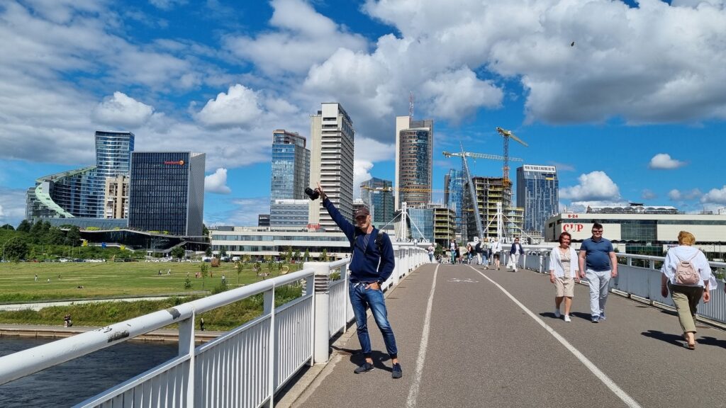 Балтасис Тилтас (Бели) Мост и ја, Владимир Цветковић