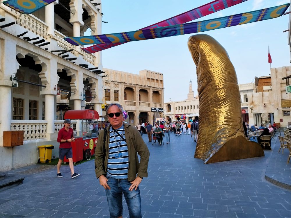 Скулптура у облику лајка