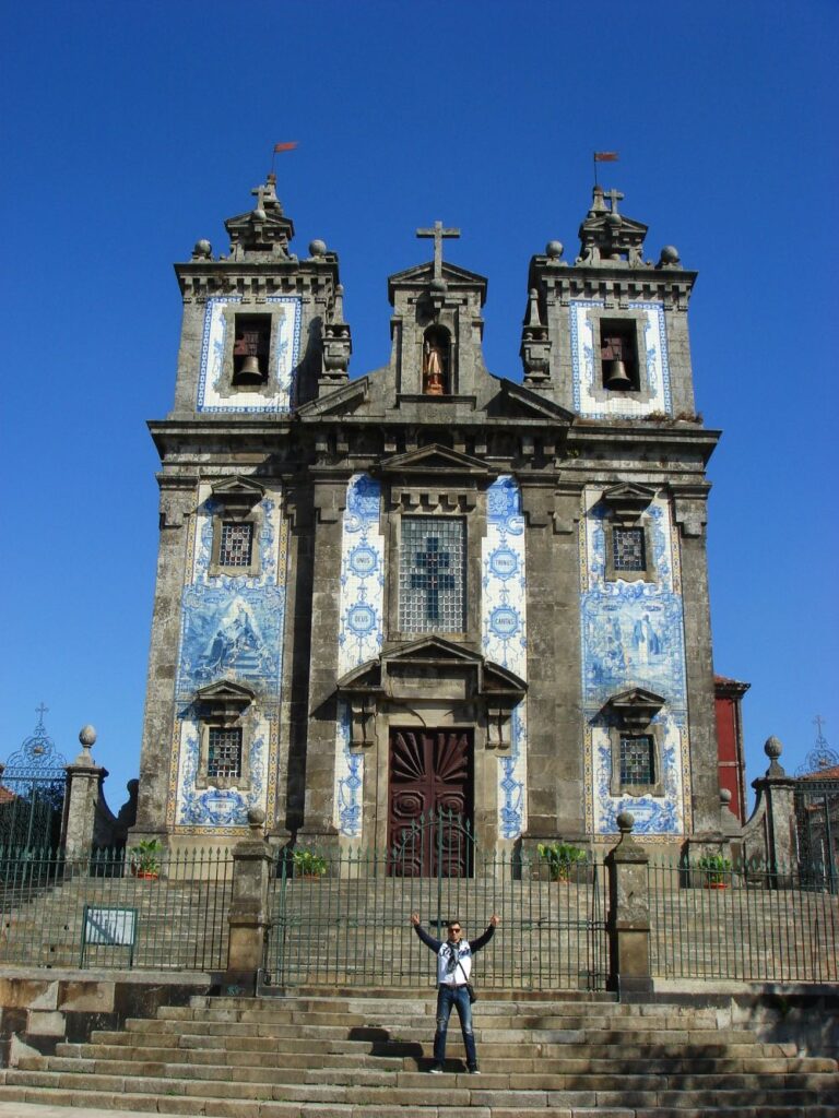 Санто Илдефонсо је бивша грађанска парохија у општини Порто