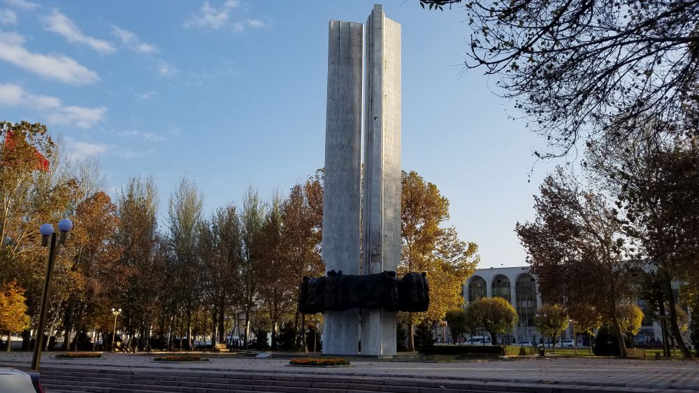 Kirgistan, Biškek, Spomenik prijateljstvu naroda