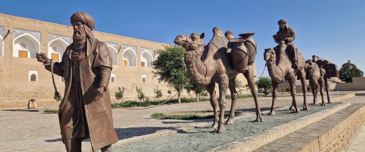 Statue of Muhammad ibn Musa al-Khwarizmi 4